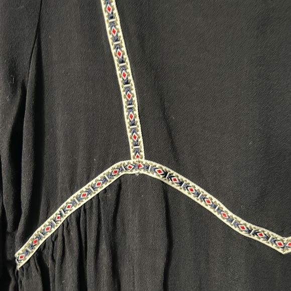 Citrus and Lemon black embroidered 3/4 sleeve top - Picture 5 of 9